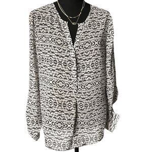 3/$15 Women's V Neck Black And White Geometric Long Sleeve Blouse